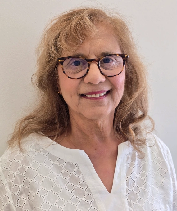 Dr. Noana Issar-Grill